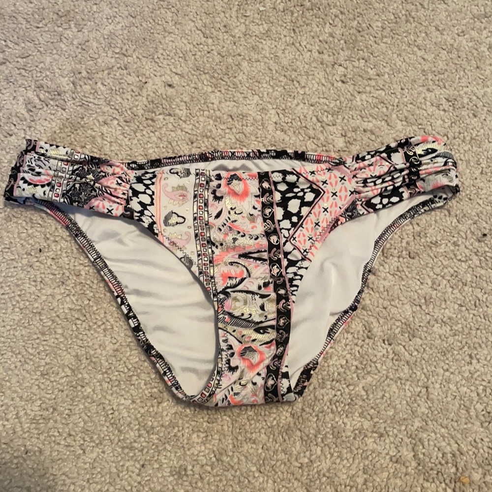 Victoria’s Secret the knockout bikini bottom
